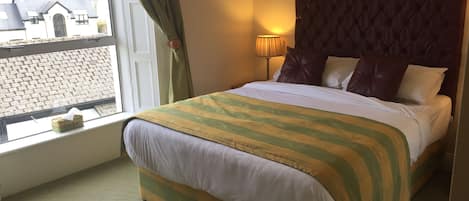 Doppelzimmer | Schreibtisch, schallisolierte Zimmer, Bügeleisen/Bügelbrett