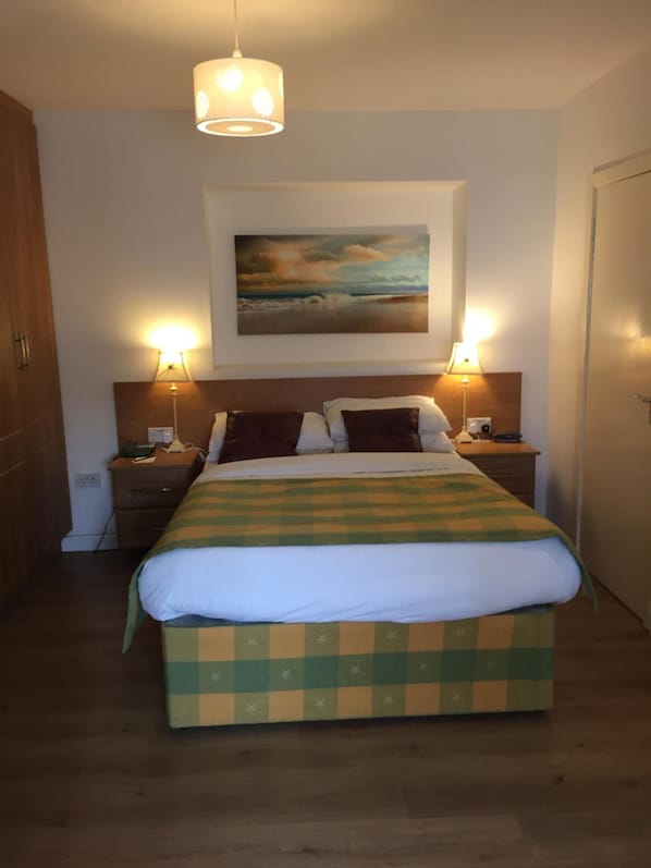 Desk, soundproofing, iron/ironing board, free WiFi