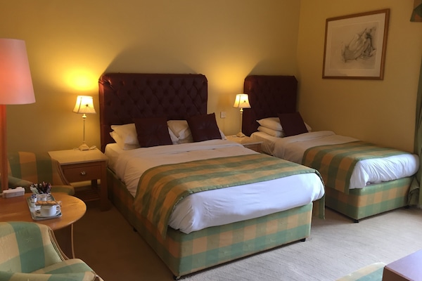 Twin Room | Desk, soundproofing, iron/ironing board, free WiFi