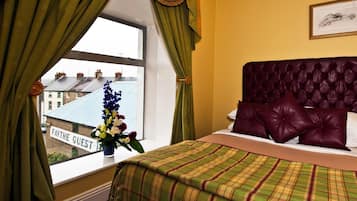 Escritorio, insonorización, tabla de planchar con plancha y wifi gratis