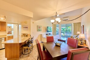 Interior - Maui Banyan-Top Floor Unit, Right Across from the Beach! (Kihei)
