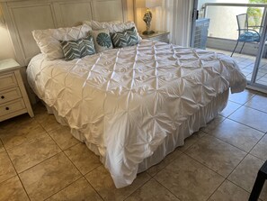 2 bedrooms, in-room safe, iron/ironing board, free WiFi - Maui Banyan-Top Floor Unit, Right Across from the Beach! (Kihei)