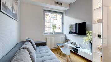 Comfort Apartment | Living area | 32-inch flat-screen TV with cable channels, TV