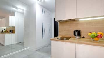 Departamento Confort | Cocineta privada | Refrigerador, microondas, horno y parrilla de estufa
