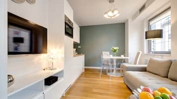 Comfort Apartment | Living area | 32-inch flat-screen TV with cable channels, TV