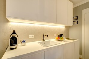 Suite studio Deluxe | Cuisinette privée | Mini-réfrigérateur, surface de cuisson, cafétière à espresso