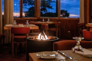 Breakfast, lunch, dinner served; Regional cuisine 