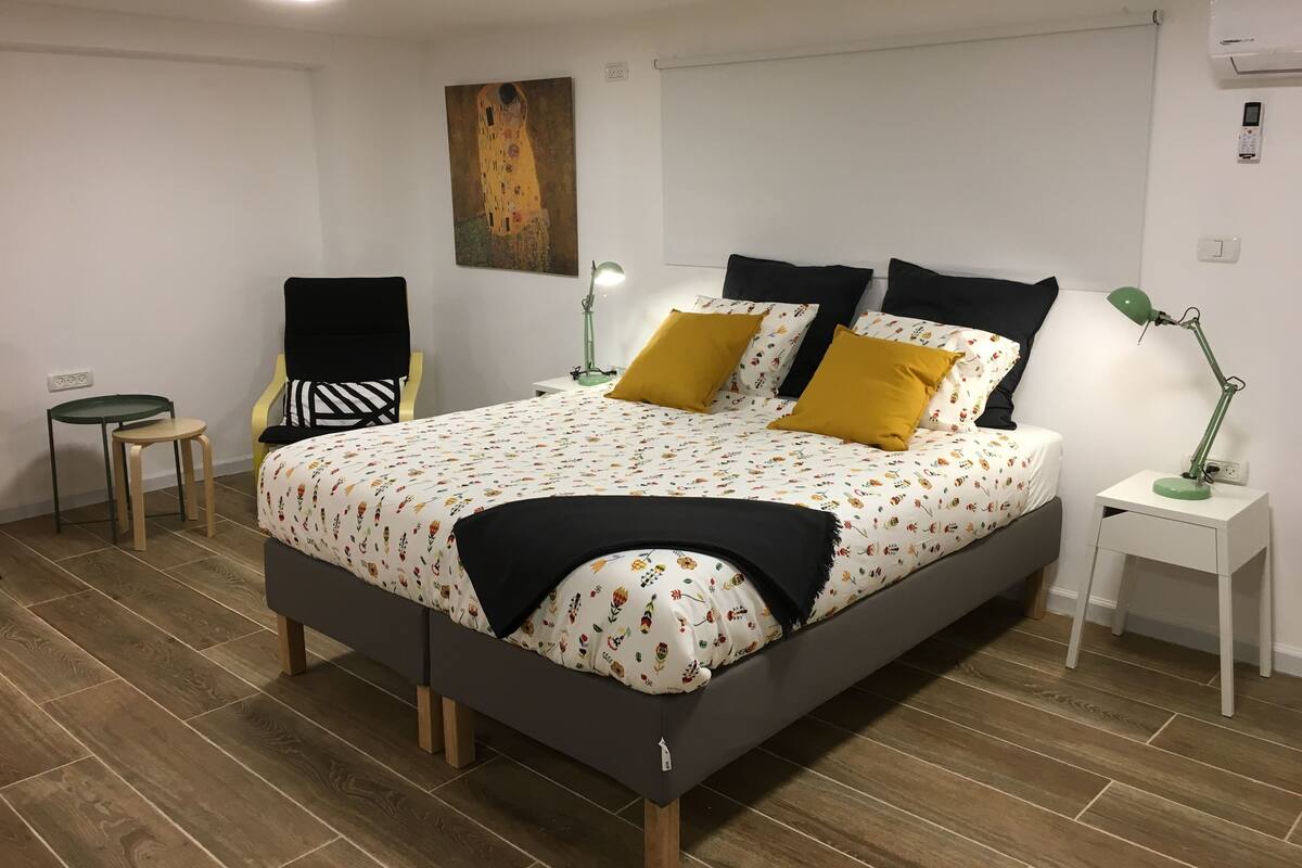 Deluxe Studio, 1 Queen Bed, Accessible, Ground Floor | Room amenity