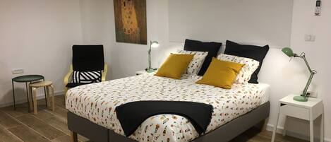 Deluxe Studio, 1 Queen Bed, Accessible, Ground Floor | Room amenity