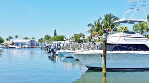 Marina - Your Very Own Paradise by the Beach, Outdoor Deck, Free Wifi, Laundry in Unit (Bradenton Beach)