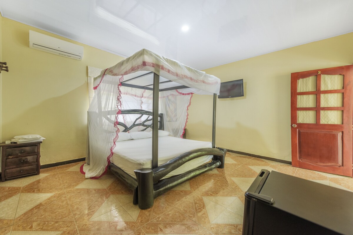 Minibar, wifi gratis y ropa de cama 