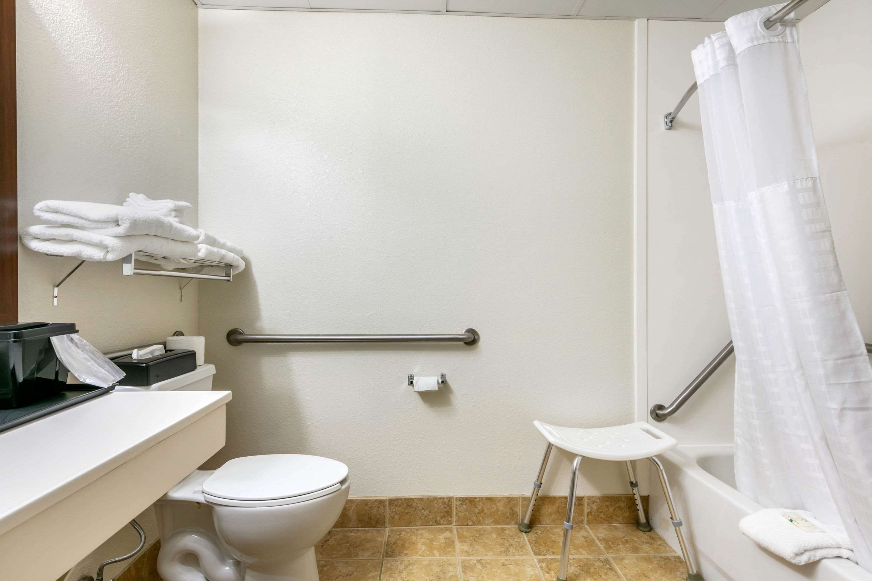 combined shower/bathtub, free toiletries, hair dryer, towels