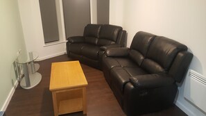 Apartment, 3 Bedrooms, Non Smoking (2) | Individually decorated, individually furnished, free WiFi, bed sheets