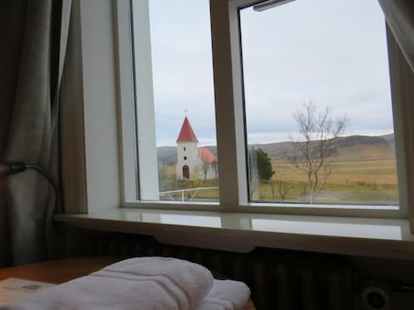 Blackout drapes, free WiFi, bed sheets. Kálfafellsstaður Guesthouse
