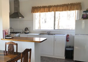 Family Cottage, Multiple Beds, Non Smoking, Garden View | Private kitchen