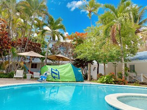 Piscina all'aperto, con ingresso dalle 09:00 alle 22:00, lettini