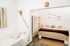 Suíte luxo, 1 quarto, acessível (A/C) | Escrivaninha, Wi-Fi de cortesia, roupa de cama