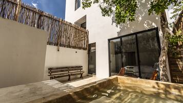 Suite familiar, vista a la alberca | Terraza o patio