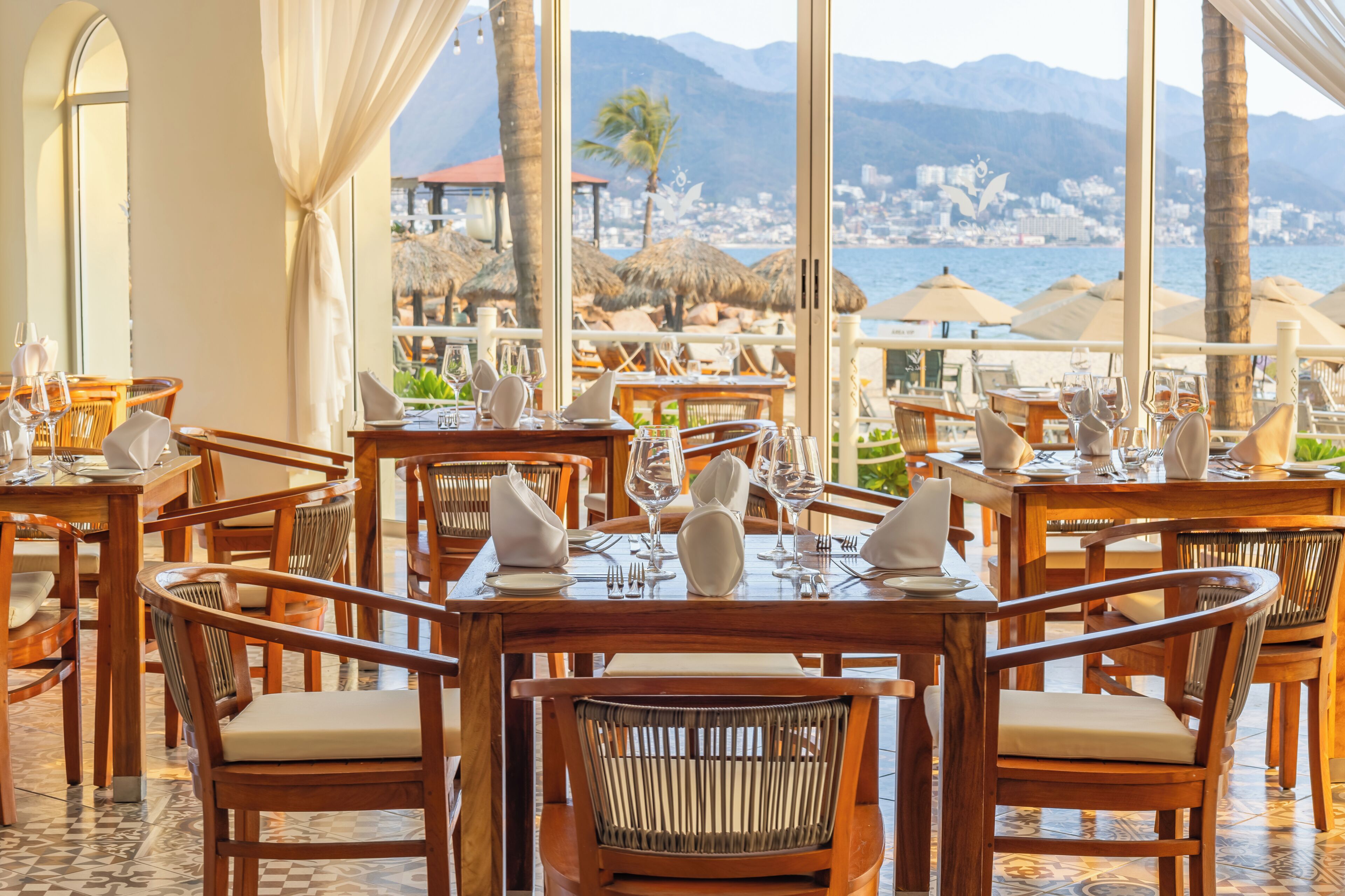 4 restaurants; ze serveren er ontbijt, lunch en diner 