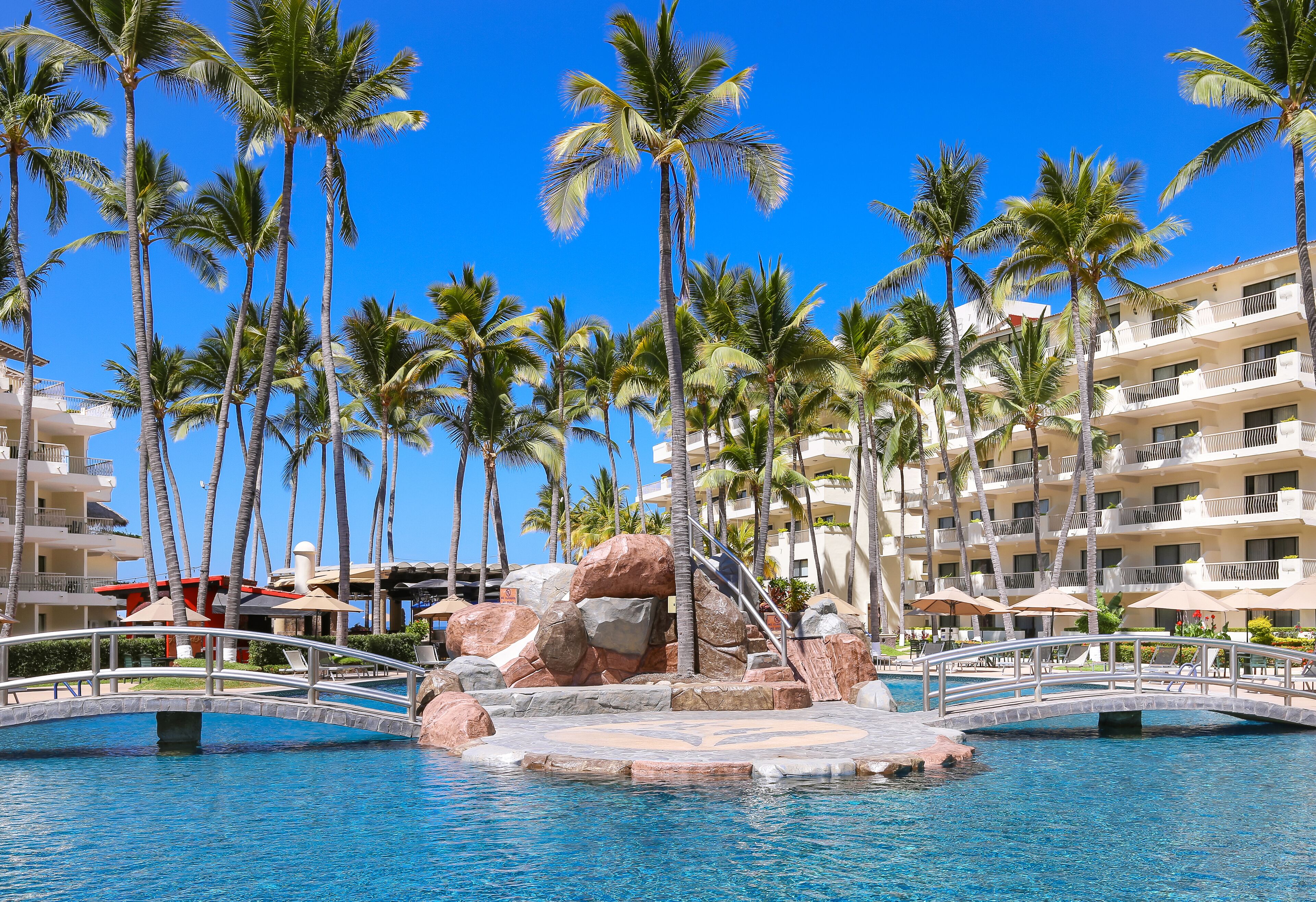 2 outdoor pools, pool umbrellas, sun loungers
