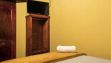 Basic Room, 1 Double Bed | Free WiFi, bed sheets