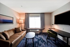 55-inch Smart TV with premium channels, TV, Netflix - Fairfield Inn & Suites by Marriott Plymouth (Plymouth)