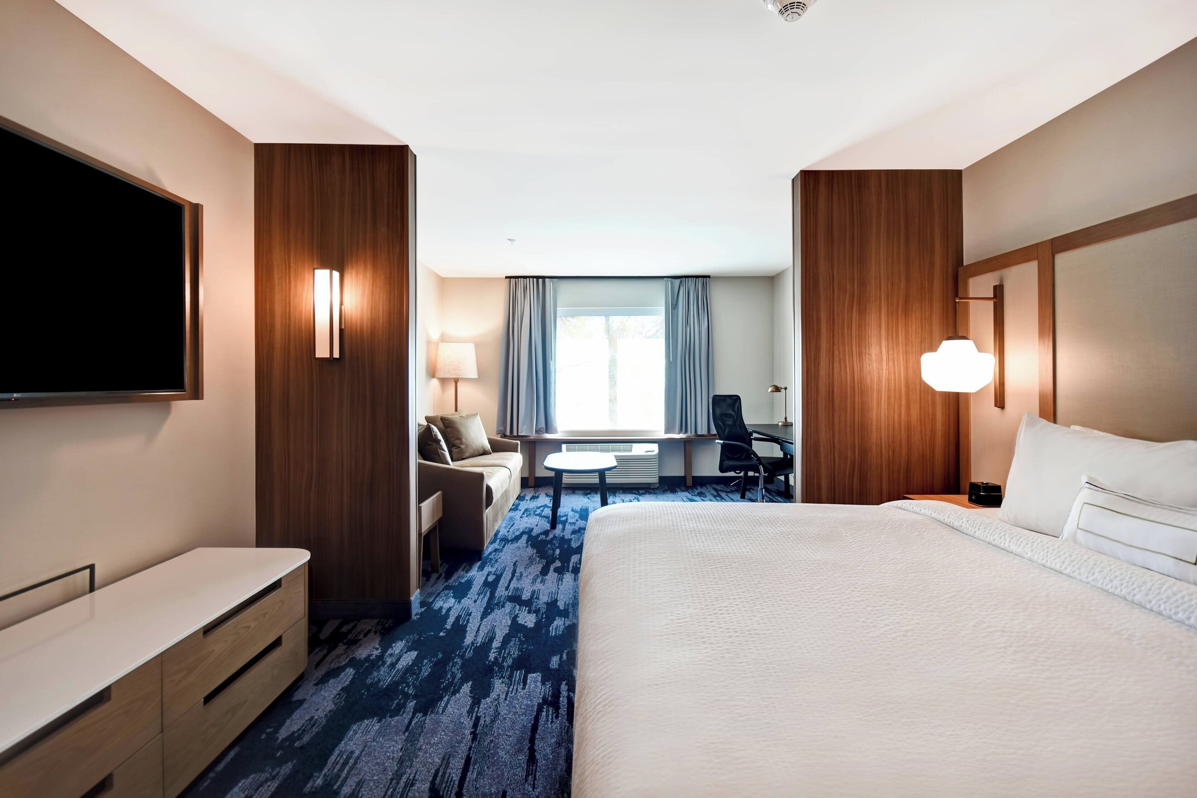 suite, 1 king bed with sofa bed | hypo-allergenic bedding, desk, free cots/infant beds, free wifi