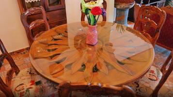 Family House, Multiple Beds, Accessible, Non Smoking | In-room dining