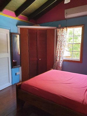 2 bedrooms, individually decorated, individually furnished, desk - Seawind Cottages (Gros Islet)