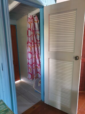 Casa de campo tradicional, varias camas, para no fumadores | Baño | Regadera, amenidades de baño gratuitas, toallas