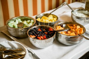 Free daily continental breakfast 