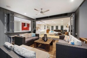 Smart TV, fireplace, Netflix, books