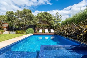 A heated pool - LUXURIOUS HOLIDAY BEACH ESCAPE, CANTERBURY JETTY POOL, SPA, BLAIRGOWRIE (Blairgowrie)