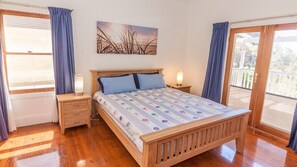 3 bedrooms, Internet - The Banksia - 3 Banksia Court (NORMANVILLE)