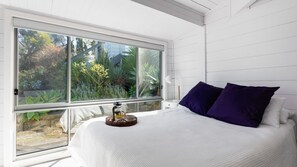 5 bedrooms, iron/ironing board, Internet