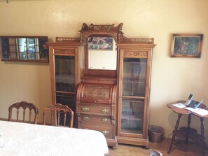 3 bedrooms, iron/ironing board, free WiFi, bed sheets - Winchester family home (Medford)