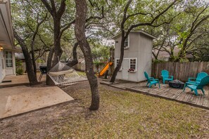 Property grounds - The Sugar House nestled in Cedar Park (Cedar Park)