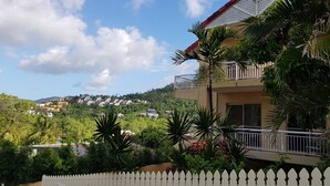Unclassified image, 2 of 39, button - Beach House on Begley - Airlie Beach (Airlie Beach)