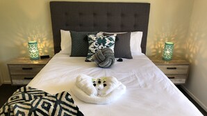 Unclassified image, 5 of 39, button - Beach House on Begley - Airlie Beach (Airlie Beach)