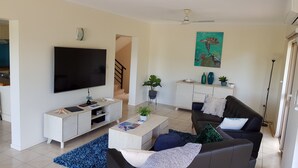 Unclassified image, 3 of 39, button - Beach House on Begley - Airlie Beach (Airlie Beach)