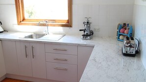 A kitchen with a sink, a coffee machine, and a toaster. - Tree Top - 4 Robert Norman Street (NORMANVILLE)