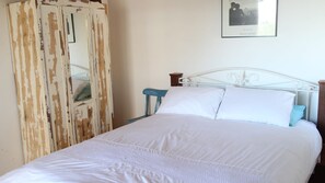 4 bedrooms, WiFi - Tree Top - 4 Robert Norman Street (NORMANVILLE)