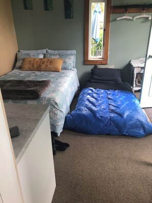 Free WiFi, bed sheets