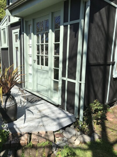 Studio set in beautiful english cottage gardens