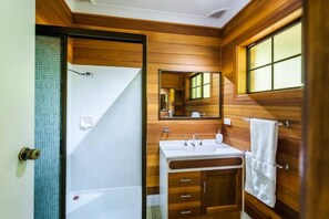 Bathtub, jetted bath, hair dryer, towels