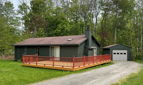 Cozy 3br cabin 5 minutes (1.5 miles) from Okemo Mountain Base