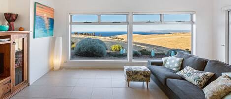 Fernseher, Kamin, DVD-Player