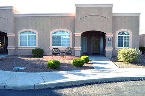 Exterior - Luxury Studio Apartment Located in a Popular High Desert Resort (Green Valley)