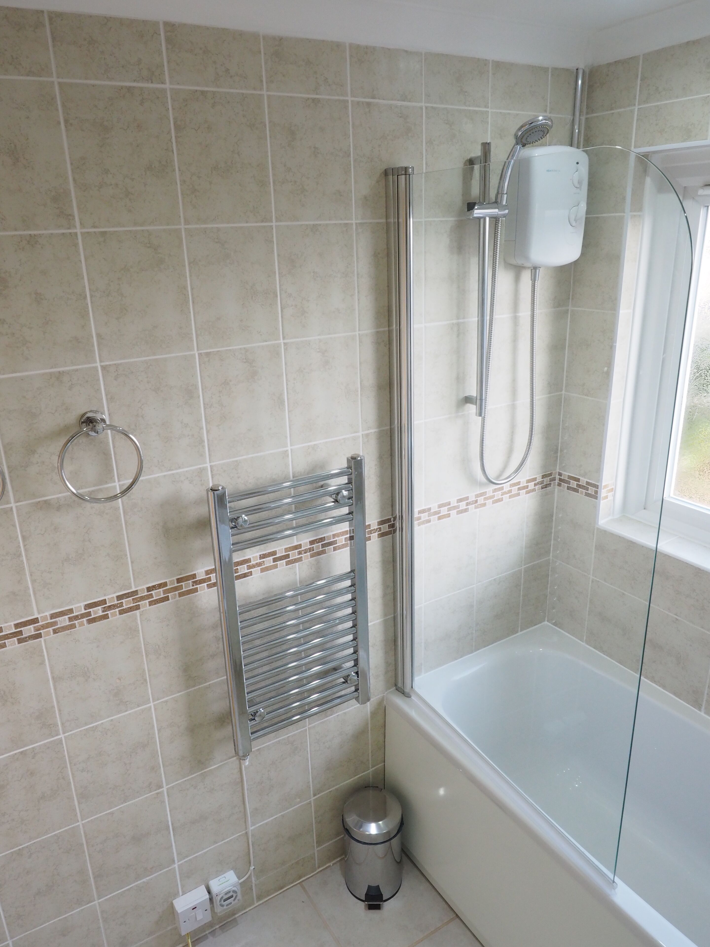 Combined shower/bathtub, hair dryer, towels, toilet paper