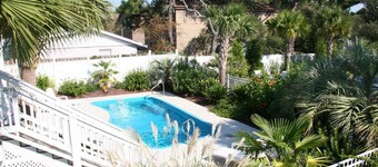 Spacious Luxury Beach Home, Htd. Pool, H-cap friendly, Pets, Pool Table, Golfers